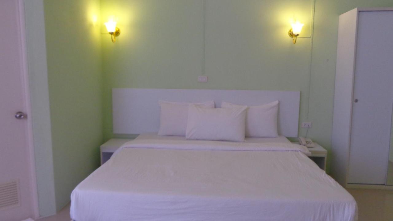 Siam Apple Hotel & Resort Ban Khlong Exterior photo